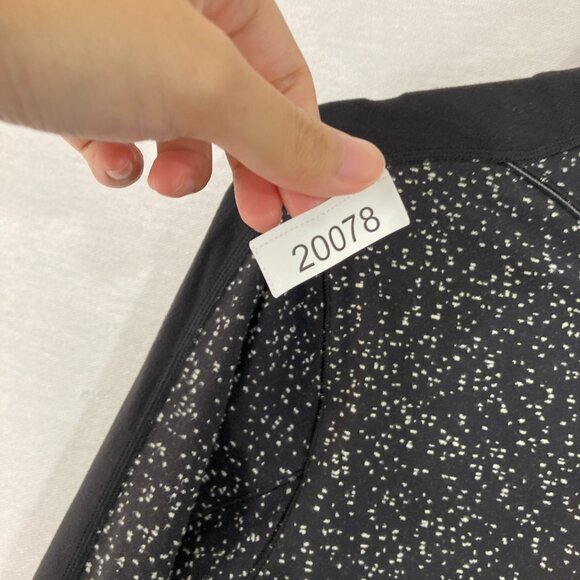 Lululemon Black White Dot Run Briskly Quarter Zip Pullover Top size 8 Athletic - Picture 12 of 12